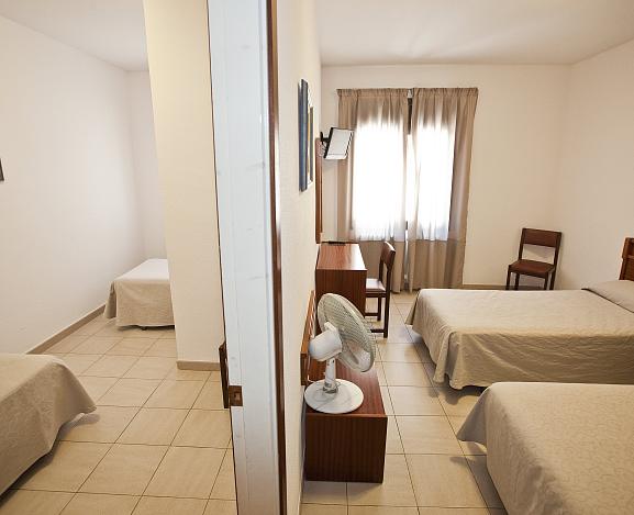 Family room with two double beds Hotel Beri